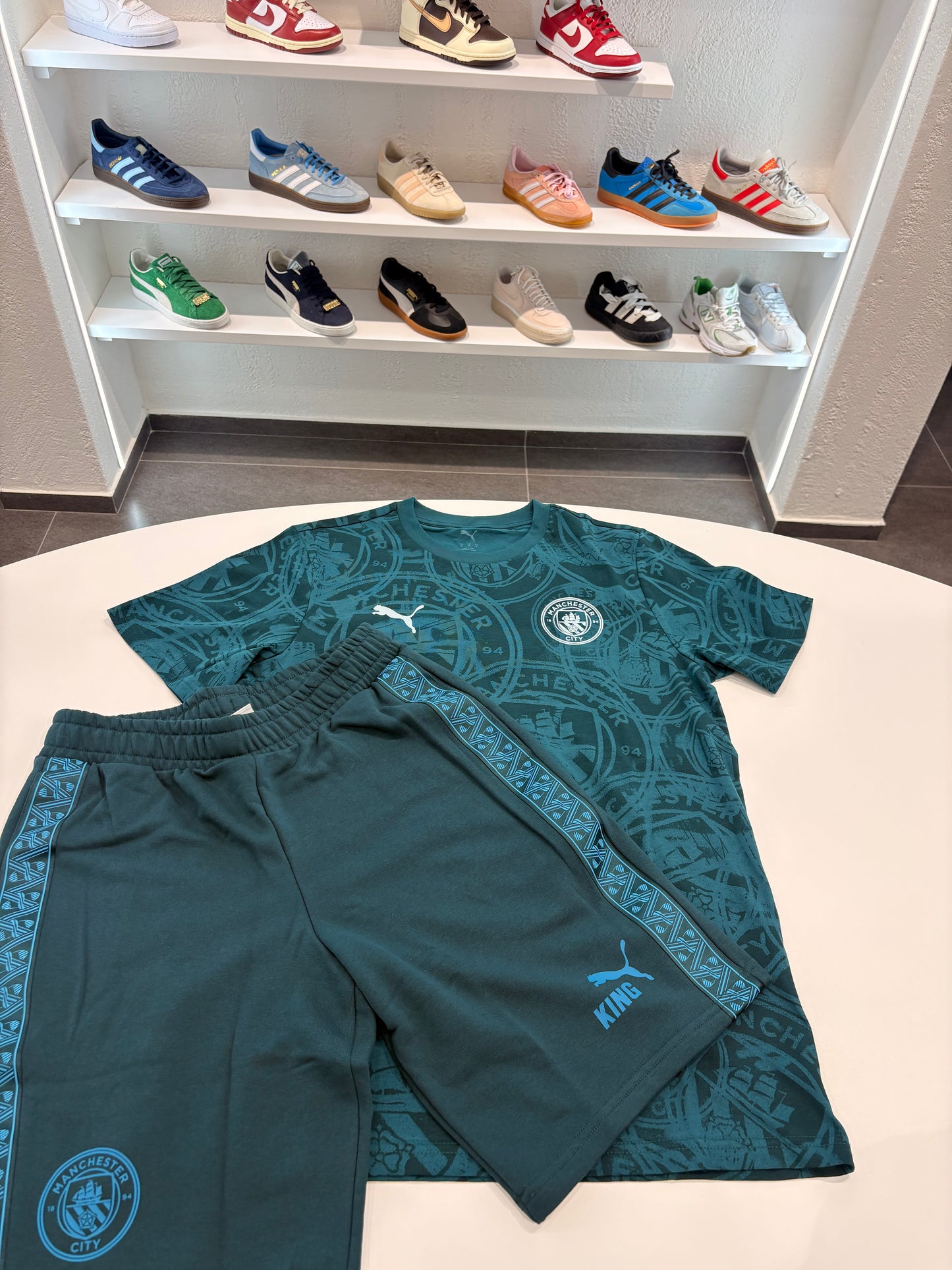 Completino Manchester city