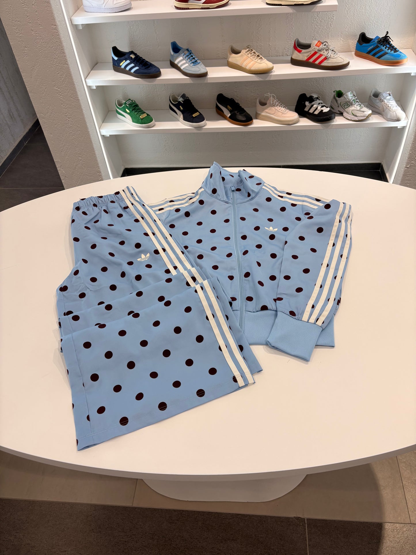 Tuta Adidas a pois bordeaux